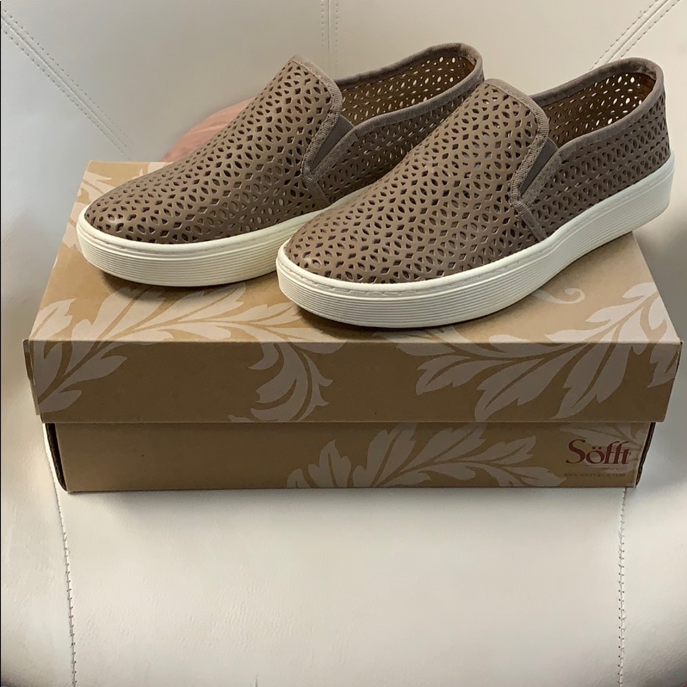 Soft women’s Sneaker size 6.5